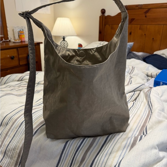 NWT BAGGU Large Nylon Sling Bag Purse - Picture 9 of 11